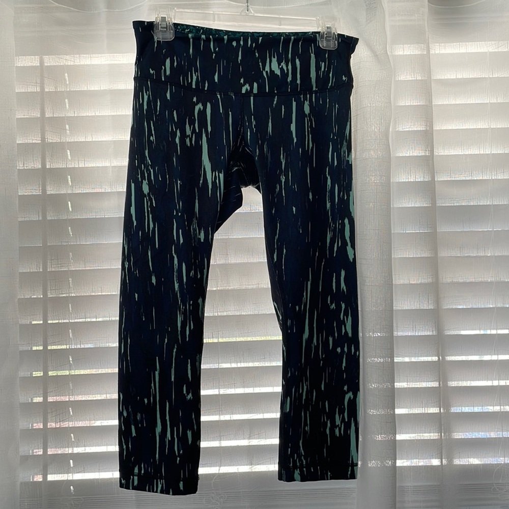 Lululemon Capri workout pants